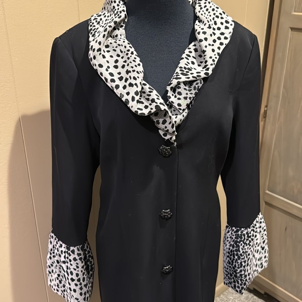 Pamela McCoy black silk ruffle animal print collar/cuffs. Rhinestone buttons. Sm